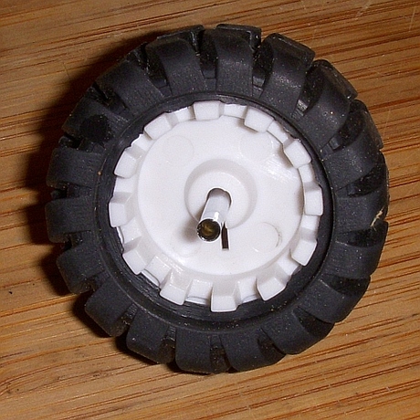 Why_Tri_wheel_w_axel_053_crop_sm.jpg