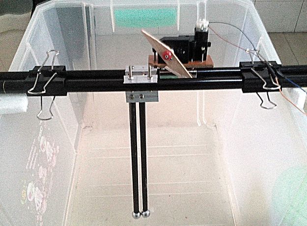 Automated_Newtons_Cradle.jpg