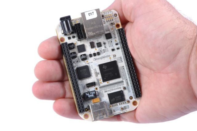 beaglebone_in_hand.jpg