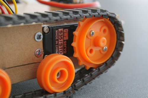 mounting of the tamiya tank wheels to the servo horn