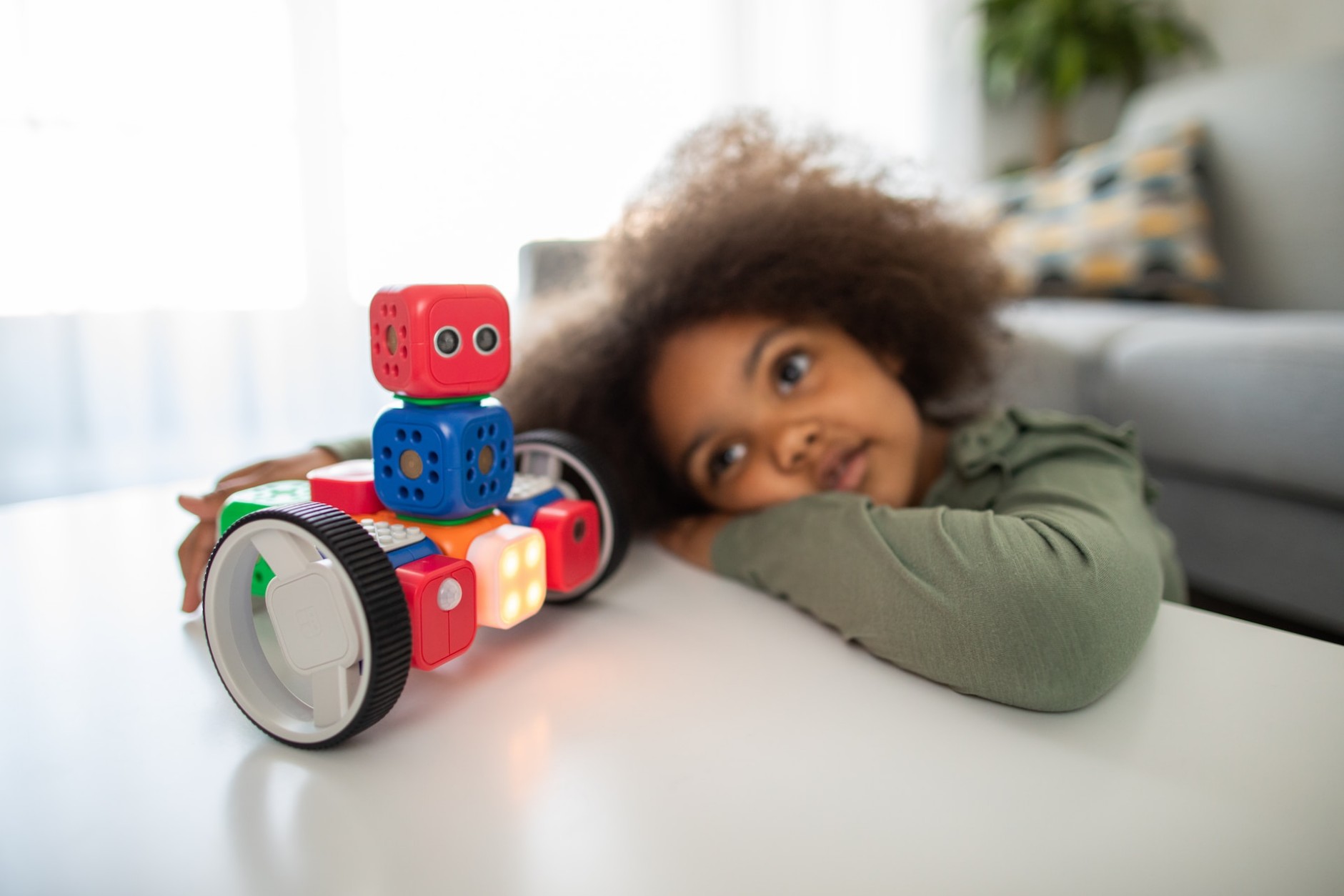 Classroom robot helps keep kids with learning disabilities on track