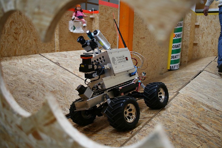Snakebot named ground rescue robot of the year