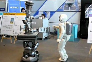 Historic meeting between Tsutenkaku and Asimo | RobotShop Community