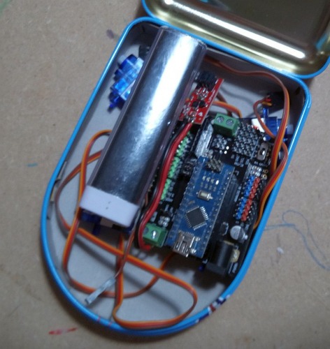 Britishtiny Tin robot, arduino nano and battery inside