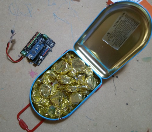 Britishtiny Tin robot and arduino nano sweets