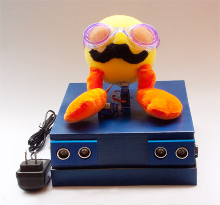 Desktop Pal, with "stereo" vision using two ultrasonic sensors