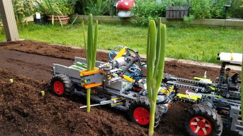 lego-thebrickwall-interview-robotshop-Harvest-machine