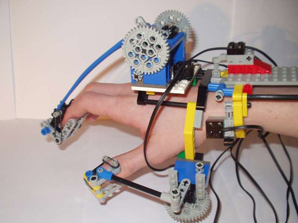 LEGO-exoskeleton-hand