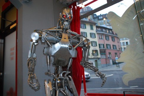 A T800 Terminator at a Swiss tattoo parlor